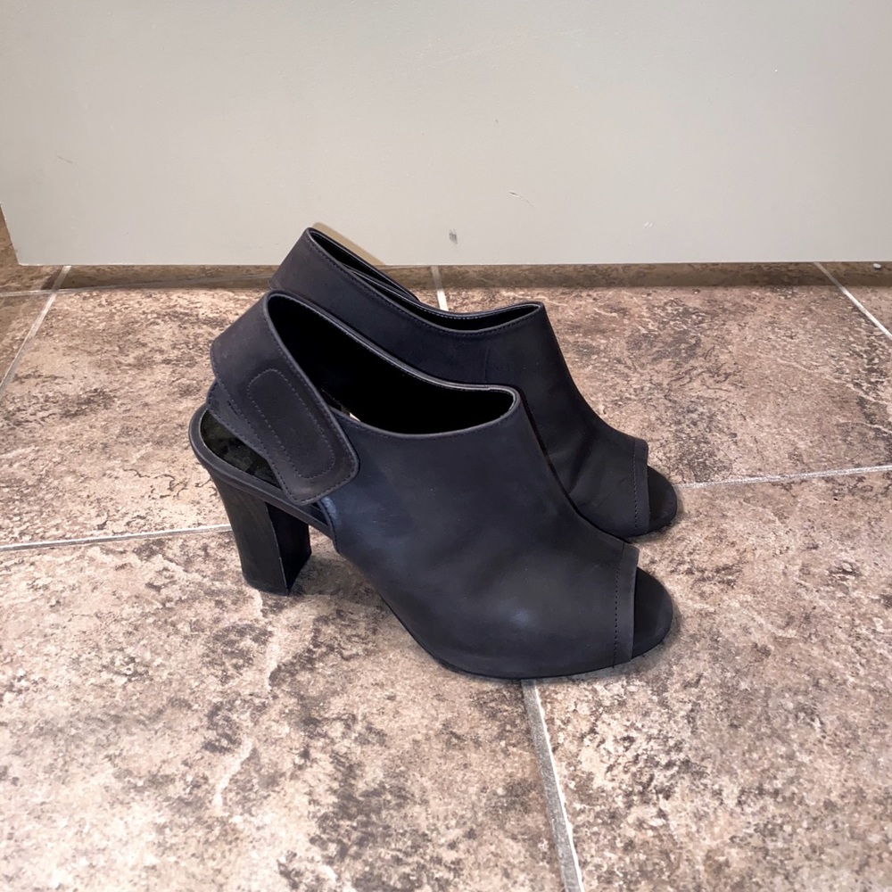 OAK + FORT Black Mules Size 7
